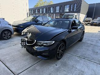 Coche accidentado BMW 3-serie 330e HIGH EXE M-PAKKET-HUD-SCHUIFDAK-KEYLESS-NAVI-PDC 2019/10