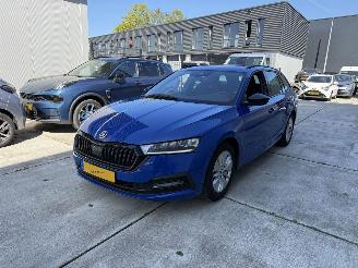 krockskadad bil auto Skoda Octavia 1.0 TSI Sport Business -CRUISE-PDC-NAVI 2023/2