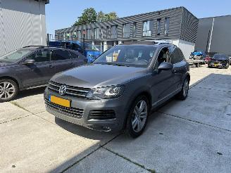 Vaurioauto  passenger cars Volkswagen Touareg 3.0 TDI HIGHLINE-  4X4  LEDER-PANO-CAMERA-PDC 2014/2