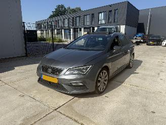 Schadeauto Seat Leon ST 1.4 EcoTSI FR Connect PANO - CAMERA - NAVI 2017/10