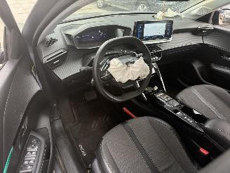 Peugeot 208 1.2 PureTech Allure Pack AUTOMAAT - NIEUWE DISTRIBUTIE - NAVI - CAMERA - LED picture 3