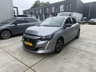 damaged passenger cars Peugeot 208 1.2 PureTech Allure Pack AUTOMAAT - NIEUWE DISTRIBUTIE - NAVI - CAMERA - LED 2022/7