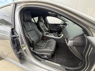 Jaguar XE 2.0 P250 R-Dynamic Black - NAVI - LED - CAMERA - KEYLESS picture 13