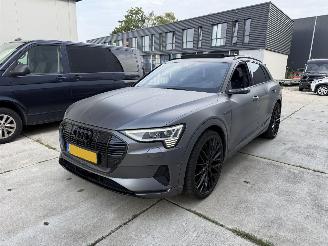 skadebil auto Audi E-tron E-TRON 55 quattro advanced 95 kWh-PANO-LEDER-360 CAMERA 2018/12