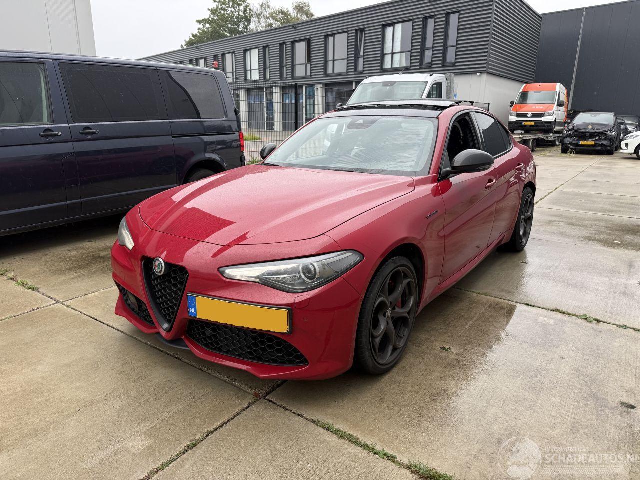 Alfa Romeo Giulia 2.0 T GME AWD VELOCE-PANO-LEDER-NAVI-CAMERA