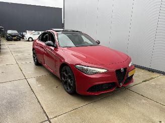 Alfa Romeo Giulia 2.0 T GME AWD VELOCE-PANO-LEDER-NAVI-CAMERA picture 2