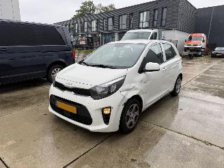 skadebil auto Kia Picanto 1.0 DPI Comfortline -AIRCO-67 PK 2023/11