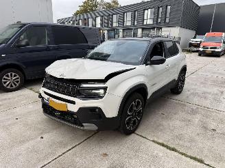 Schadeauto Jeep Avenger 1.2 e-HYBRID Summit AUTOMAAT 101 PK -NAVI-PDC-CAMERA 2024/8
