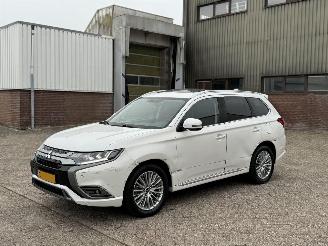 Coche accidentado Mitsubishi Outlander 2.4 PHEV Intense + Schuifdak 4x4 2019/1