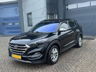 krockskadad bil auto Hyundai Tucson 1.6 T-Gdi 4x4 Automaat Pano 2017/6