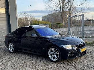 Schadeauto BMW 3-serie 330e M-Pakket Schuifdak Memory Head-Up 2016/10
