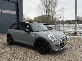skadebil auto Mini Cooper 1.5 Cooper Chili Automaat Pano Harman Kardon Nap Nederlandse Auto 2017/1