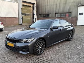 skadebil auto BMW 3-serie 320e M-Pakket Edition Plus Sfeerverlichting 2021/11