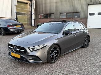 Unfallwagen Mercedes A-klasse 200 AMG Pakket Pano Sfeerverlichting 2019/3