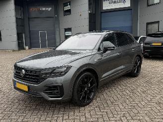 Schadeauto Volkswagen Touareg 3.0 TSI R 4Motion Hybrid 544Pk Pano DynAudio Sfeerverlichting Head-Up 2021/10