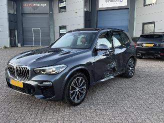 Unfallwagen BMW X5 XDRIVE40i M-Pakket NAP Nederlandse Auto High Executive Pano Sfeerverlichting 360Camera 2019/5
