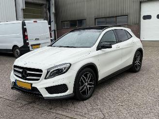 Coche accidentado Mercedes GLA 200 AMG Pakket NAP Nederlandse Auto! Pano 2014/9