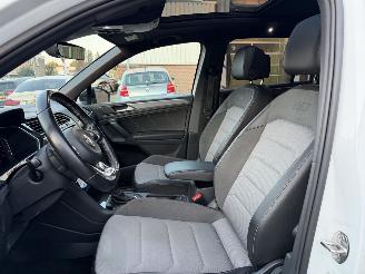 Volkswagen Tiguan 1.5 TSI R-Line Pano NAP Nederlandse Auto picture 13