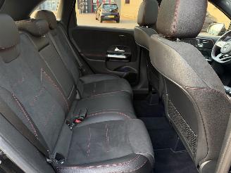 Mercedes B-klasse 180 AMG Pakket NAP Nederlandse Auto! Premium Plus Pano Sfeerverlichting Memory picture 14