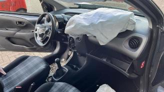 Peugeot 108 108, Hatchback, 2014 1.0 12V VVT-i picture 9