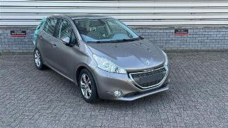 Vrakbiler auto Peugeot 208 208 I (CA/CC/CK/CL), Hatchback, 2012 / 2019 1.2 Vti 12V PureTech 82 2013/3