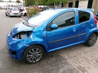 Vaurioauto  passenger cars Peugeot 107 1.0-12V URBAN MOVE AIRCO 2010/9