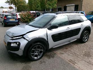 damaged passenger cars Citroën C4 cactus PURETECH BUSINESS NAVI CLIMA PANO 2017/6