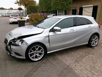 Voiture accidenté Mercedes A-klasse 180 AMBITION AIRCO NAVI 2012/9