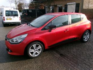 Auto incidentate Renault Clio 0.9 TCE COLEECTION AIRCO NAVI GEEN SCHADE 2013/2