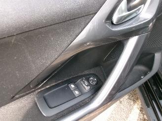 Peugeot 2008 1.2 PURETECH BLUE LION AIRCO NAVI PANO picture 15