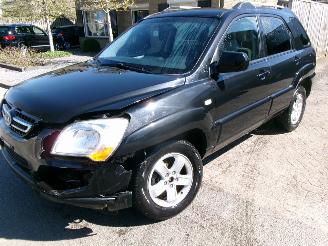 damaged passenger cars Kia Sportage 2.0 CVVT X-TRA 2011/1