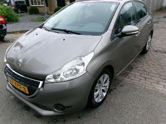 Schadeauto Peugeot 208 1.4 I ACTIVE CLIMA NAVI 5 DEURS GEEN SCHADE 2012/6