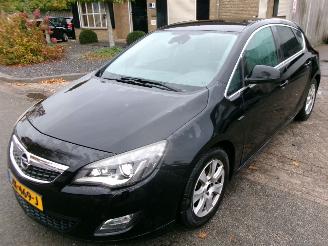 damaged passenger cars Opel Astra 1.6 TURBO GT CLIMA NAVI 2011/6