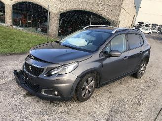 Damaged car Peugeot 2008 SIGNATURE 1.2 2019/11