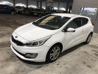 Coche accidentado Kia Pro cee d 1.6 CRDI 2016/1