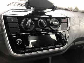 Volkswagen Up! 1.0 picture 9