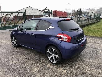 Schadeauto Peugeot 208 1.6 2015/3