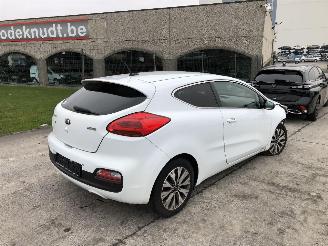 uszkodzony samochody osobowe Kia Pro cee d 1.4 I 2016/4