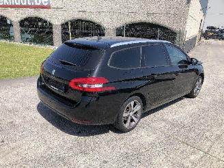 Schadeauto Peugeot 308 SW  1.2 T 2019/7