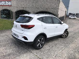 krockskadad bil auto MG ZS 100% ELECTRIQUE 2023/6
