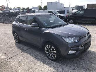 Coche accidentado Ssang yong Tivoli 1.6 AUTOMATIQUE 2018/8