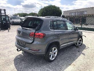 Voiture accidenté Volkswagen Tiguan 2.0 TDI  CUVE 2016/4