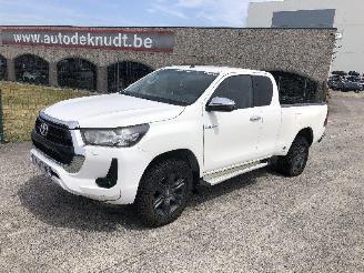 Damaged car Toyota Hilux 2.4 D4D 2021/4