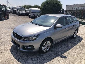 uszkodzony samochody osobowe Peugeot 308 COMBI  1.2 TURBO 2019/8