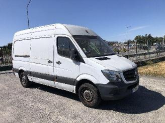 damaged passenger cars Mercedes Sprinter 214 cdi 2019/3