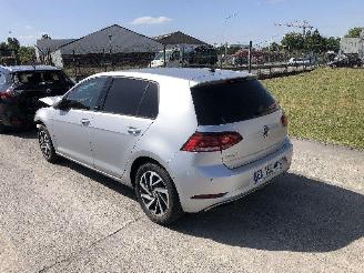 uszkodzony samochody osobowe Volkswagen Golf 1.0TSI  SOUND 2018/5