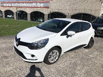 damaged passenger cars Renault Clio 0.9 TURBO 2019/4