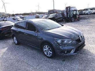 krockskadad bil auto Renault Mégane Grandtour 1.2 T 2017/8