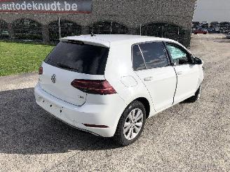 damaged passenger cars Volkswagen Golf VII  1.6 TDI  DDYA 2018/4