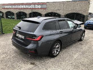 krockskadad bil auto BMW 3-serie 318 i a 2022/7